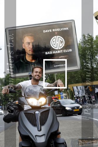 Amsterdam 24 mei 2018
Dave Roelvink op zijn Piaggio MP3 motor voor zijn Bad Habbit Club Abri op de stadhouderskade.