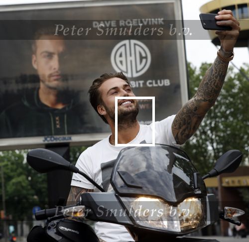Amsterdam 24 mei 2018
Dave Roelvink op zijn Piaggio MP3 motor voor zijn Bad Habbit Club Abri op de stadhouderskade.