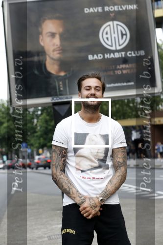 Amsterdam 24 mei 2018
Dave Roelvink op zijn Piaggio MP3 motor voor zijn Bad Habbit Club Abri op de stadhouderskade.