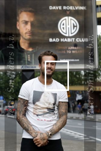 Amsterdam 24 mei 2018
Dave Roelvink op zijn Piaggio MP3 motor voor zijn Bad Habbit Club Abri op de stadhouderskade.