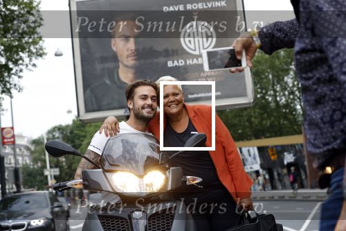 Amsterdam 24 mei 2018
Dave Roelvink op zijn Piaggio MP3 motor voor zijn Bad Habbit Club Abri op de stadhouderskade.