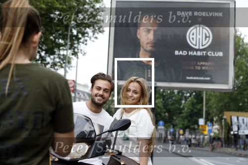 Amsterdam 24 mei 2018
Dave Roelvink op zijn Piaggio MP3 motor voor zijn Bad Habbit Club Abri op de stadhouderskade.