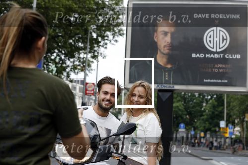 Amsterdam 24 mei 2018
Dave Roelvink op zijn Piaggio MP3 motor voor zijn Bad Habbit Club Abri op de stadhouderskade.