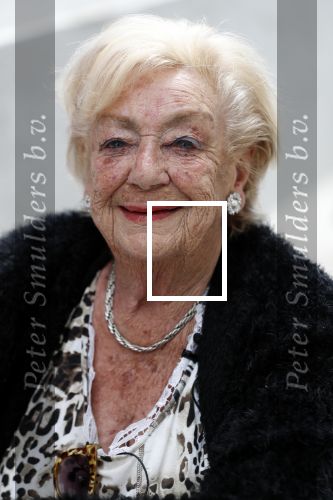 Ibiza 4 mei 2018
Dave Roelvink met zijn oma en vriendin voor opnames van de soap op ibiza.