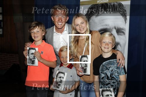 Katwijk 14 mei 2018
Boekpresentatie Dirk Kuyt in aanwezigheid van zijn kinderen en vrouw Gertrude.
