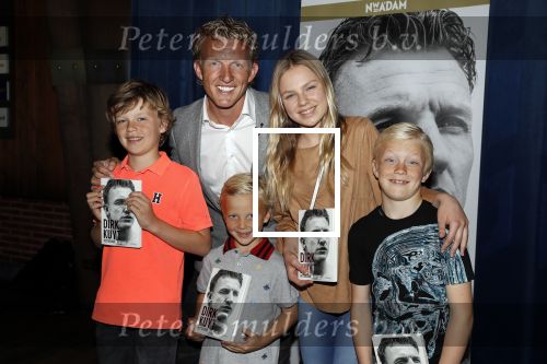 Katwijk 14 mei 2018
Boekpresentatie Dirk Kuyt in aanwezigheid van zijn kinderen en vrouw Gertrude.