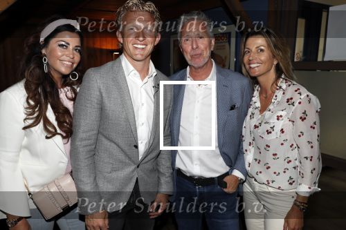 Katwijk 14 mei 2018
Boekpresentatie Dirk Kuyt in aanwezigheid van zijn kinderen en vrouw Gertrude. Dirk Gertrude Rob en Esther jansen