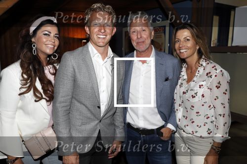 Katwijk 14 mei 2018
Boekpresentatie Dirk Kuyt in aanwezigheid van zijn kinderen en vrouw Gertrude. Dirk Gertrude Rob en Esther jansen