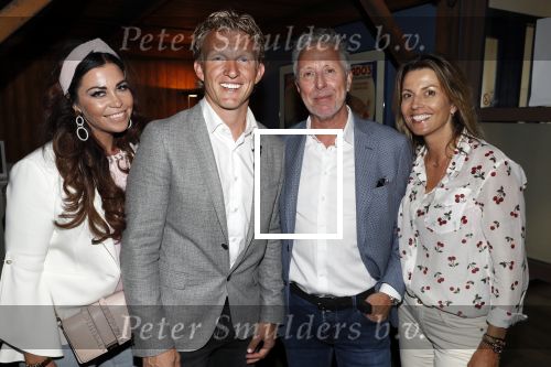 Katwijk 14 mei 2018
Boekpresentatie Dirk Kuyt in aanwezigheid van zijn kinderen en vrouw Gertrude. Dirk Gertrude Rob en Esther jansen
