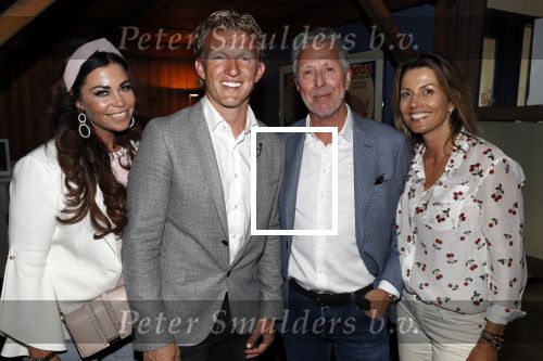 Katwijk 14 mei 2018
Boekpresentatie Dirk Kuyt in aanwezigheid van zijn kinderen en vrouw Gertrude. Dirk Gertrude Rob en Esther jansen