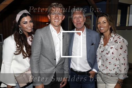 Katwijk 14 mei 2018
Boekpresentatie Dirk Kuyt in aanwezigheid van zijn kinderen en vrouw Gertrude. Dirk Gertrude Rob en Esther jansen