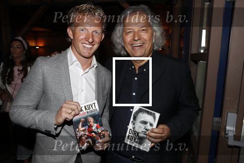 Katwijk 14 mei 2018
Boekpresentatie Dirk Kuyt in aanwezigheid van zijn kinderen en vrouw Gertrude. Dirk met de schrijver Jaap de Groot