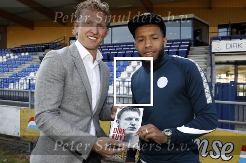 Katwijk 14 mei 2018
Boekpresentatie Dirk Kuyt in aanwezigheid van zijn kinderen en vrouw Gertrude. Dirk en Tony Vilhaena