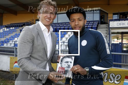 Katwijk 14 mei 2018
Boekpresentatie Dirk Kuyt in aanwezigheid van zijn kinderen en vrouw Gertrude. Dirk en Tony Vilhaena