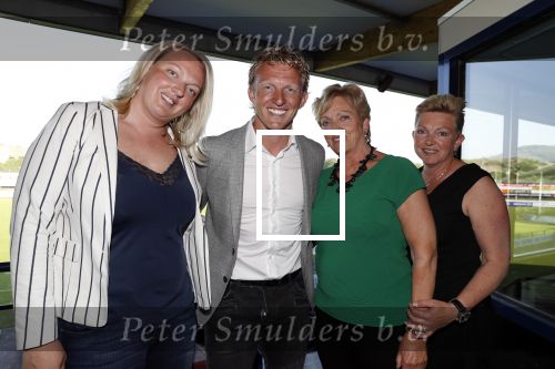 Katwijk 14 mei 2018
Boekpresentatie Dirk Kuyt in aanwezigheid van zijn kinderen en vrouw Gertrude. Dirk met zijn moeder en zussen