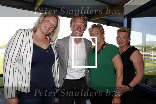 Katwijk 14 mei 2018
Boekpresentatie Dirk Kuyt in aanwezigheid van zijn kinderen en vrouw Gertrude. Dirk met zijn moeder en zussen
