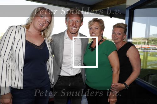 Katwijk 14 mei 2018
Boekpresentatie Dirk Kuyt in aanwezigheid van zijn kinderen en vrouw Gertrude. Dirk met zijn moeder en zussen