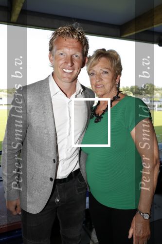 Katwijk 14 mei 2018
Boekpresentatie Dirk Kuyt in aanwezigheid van zijn kinderen en vrouw Gertrude. Dirk met zijn moeder en zussen