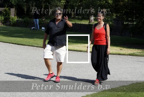 Haarzuilens 6 juni 2018
Opening expositie in kasteel de haar met oa Rene Mioch Annewil Blankers Renee Soutendijk en Willeke v Ammelrooij. Dirk Zeelenberg met zijn vrouw Suus en hun kinderen
