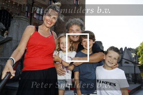 Haarzuilens 6 juni 2018
Opening expositie in kasteel de haar met oa Rene Mioch Annewil Blankers Renee Soutendijk en Willeke v Ammelrooij. Dirk Zeelenberg met zijn vrouw Suus en hun kinderen