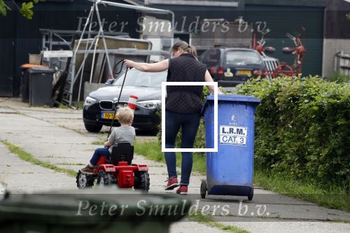 Wijdewormer 22 mei 2018
Elise Knetemann met zoontje op bezoek bij haar broer Marnix Knetemann