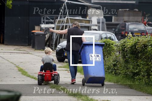 Wijdewormer 22 mei 2018
Elise Knetemann met zoontje op bezoek bij haar broer Marnix Knetemann