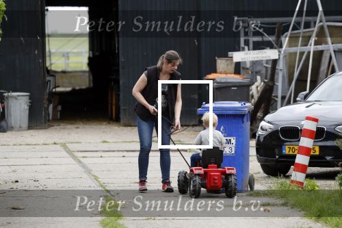 Wijdewormer 22 mei 2018
Elise Knetemann met zoontje op bezoek bij haar broer Marnix Knetemann