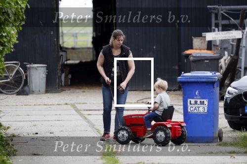 Wijdewormer 22 mei 2018
Elise Knetemann met zoontje op bezoek bij haar broer Marnix Knetemann