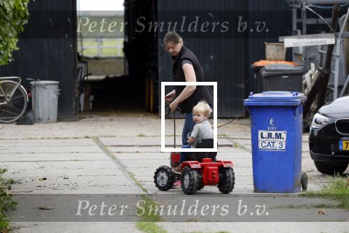 Wijdewormer 22 mei 2018
Elise Knetemann met zoontje op bezoek bij haar broer Marnix Knetemann