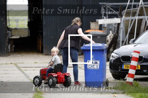 Wijdewormer 22 mei 2018
Elise Knetemann met zoontje op bezoek bij haar broer Marnix Knetemann