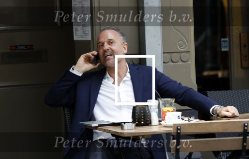 Amsterdam 24 mei 2018
Eric Kuster bellend op terras