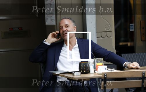 Amsterdam 24 mei 2018
Eric Kuster bellend op terras