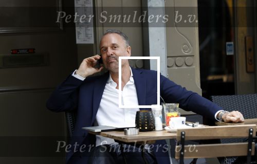 Amsterdam 24 mei 2018
Eric Kuster bellend op terras
