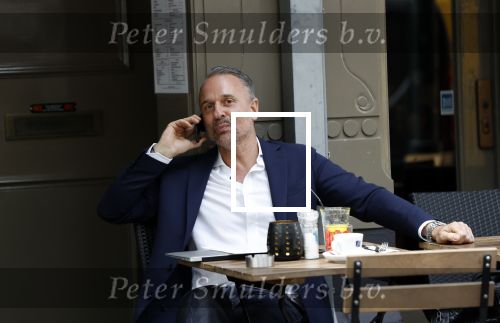 Amsterdam 24 mei 2018
Eric Kuster bellend op terras
