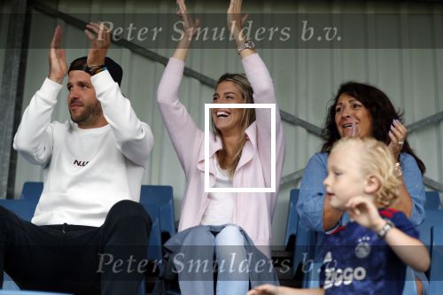 Beverwijk 2 juni 2018
Voetbaltournooi Rafael v d Vaart bij zijn oude club de Kennemers.
Zijn zoon Damian doet mee met zijn duitse Club Victoria. ( sponsor Meis interpreis)
Estavan Polman kwam met hun dochter Jesslynn . Ook Rafael zijn vader Ramone en moeder Lolita waren aanwezig.