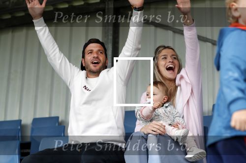 Beverwijk 2 juni 2018
Voetbaltournooi Rafael v d Vaart bij zijn oude club de Kennemers.
Zijn zoon Damian doet mee met zijn duitse Club Victoria. ( sponsor Meis interpreis)
Estavan Polman kwam met hun dochter Jesslynn . Ook Rafael zijn vader Ramone en moeder Lolita waren aanwezig.