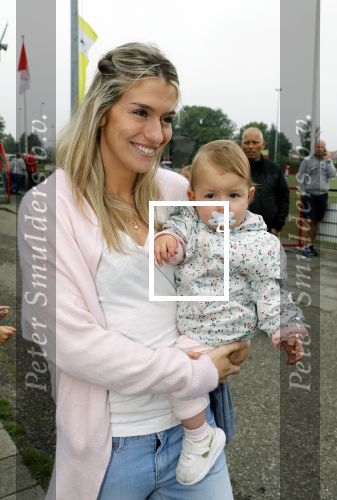Beverwijk 2 juni 2018
Voetbaltournooi Rafael v d Vaart bij zijn oude club de Kennemers.
Zijn zoon Damian doet mee met zijn duitse Club Victoria. ( sponsor Meis interpreis)
Estavan Polman kwam met hun dochter Jesslynn . Ook Rafael zijn vader Ramone en moeder Lolita waren aanwezig.