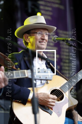 Hummelo 10 mei 2018
Onthulling standbeeld rockgroep Normaal met de bandleden Bennie Jolink, Ferdi Joly, Willem Terhorst en de partner van het overleden lid Jan Manschot