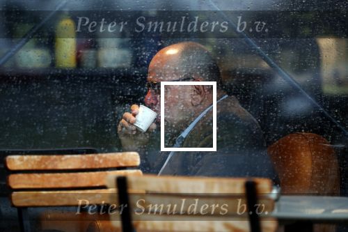 Amersfoort 8 juni 2018
Fred Teeven drinkt kopje koffie met een relatie bij de starbucks.