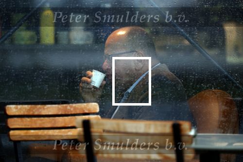 Amersfoort 8 juni 2018
Fred Teeven drinkt kopje koffie met een relatie bij de starbucks.