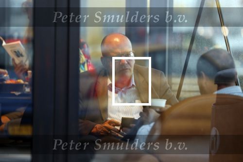 Amersfoort 8 juni 2018
Fred Teeven drinkt kopje koffie met een relatie bij de starbucks.