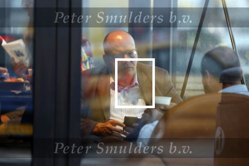 Amersfoort 8 juni 2018
Fred Teeven drinkt kopje koffie met een relatie bij de starbucks.