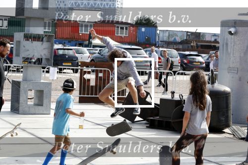 Amsterdam 31 mei 2018
Boekpresentatie Katja Schuurman ï¿½Katja was Hierï¿½ Freek v Noortwijk  op skateboard