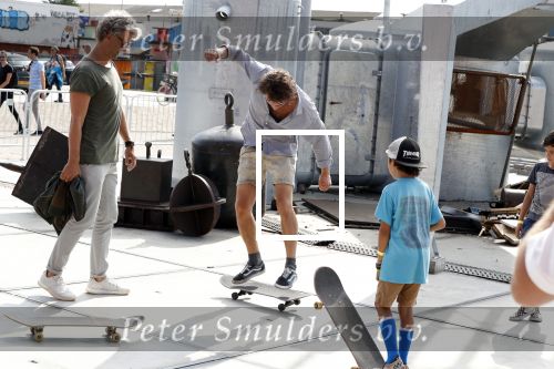 Amsterdam 31 mei 2018
Boekpresentatie Katja Schuurman ï¿½Katja was Hierï¿½ Freek v Noortwijk  op skateboard