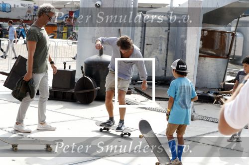 Amsterdam 31 mei 2018
Boekpresentatie Katja Schuurman ï¿½Katja was Hierï¿½ Freek v Noortwijk  op skateboard