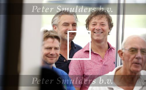 Eemnes 28 mei 2018
Golfwedstrijd ten bate van Warchild met oa Victor Reinier Toine v Peperstraten Mariska v Kolck en Frits Sissing. Kunstenaar Pim Smit maakt samen met victor Reinier een schilderij .