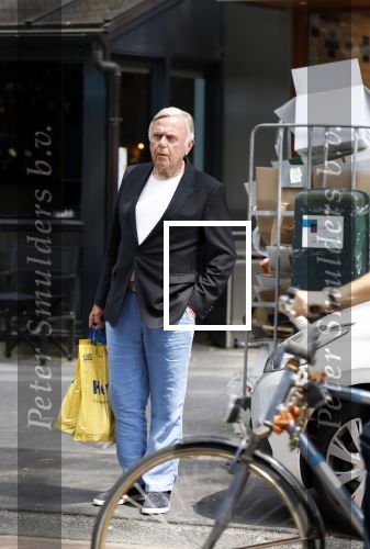 Amsterdam 26 mei 2018
Harry Mens doet boodschappen.
