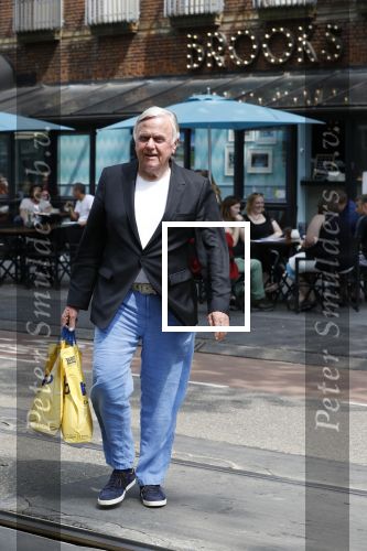 Amsterdam 26 mei 2018
Harry Mens doet boodschappen.