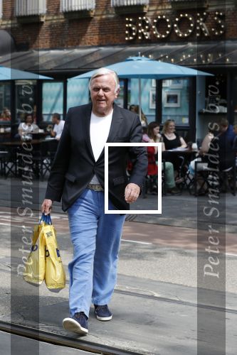 Amsterdam 26 mei 2018
Harry Mens doet boodschappen.