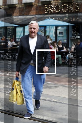 Amsterdam 26 mei 2018
Harry Mens doet boodschappen.